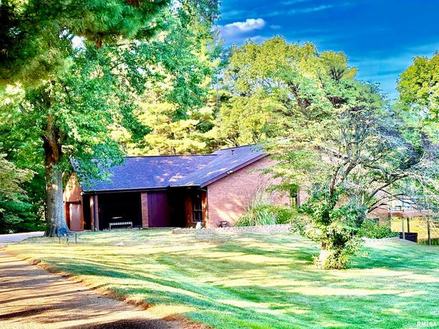 304 Carobeth Circle, Jacksonville, IL 62650