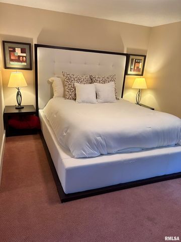 304 Carobeth Circle, Jacksonville, IL 62650