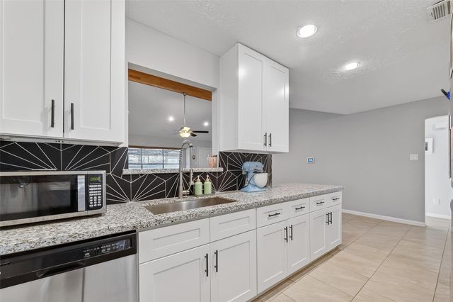 17115 Bougainvilla Lane, Friendswood, TX 77546