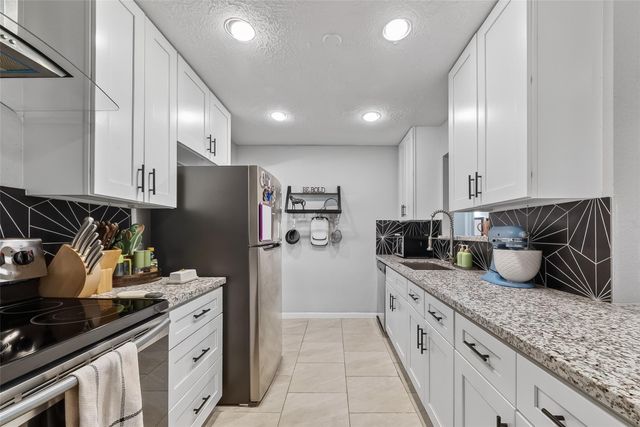 17115 Bougainvilla Lane, Friendswood, TX 77546