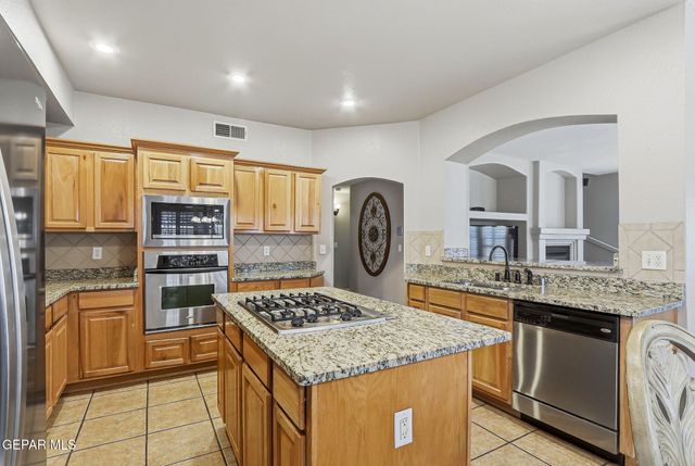 524 BREWSTER Place, El Paso, TX 79928