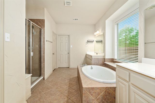 9616 Barksdale Drive, Fort Worth, TX 76244