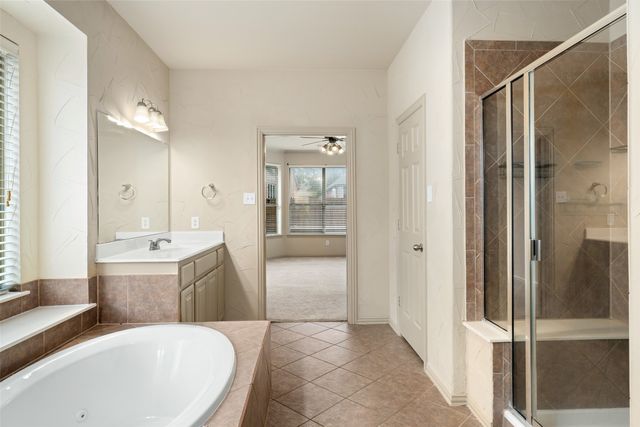 9616 Barksdale Drive, Fort Worth, TX 76244