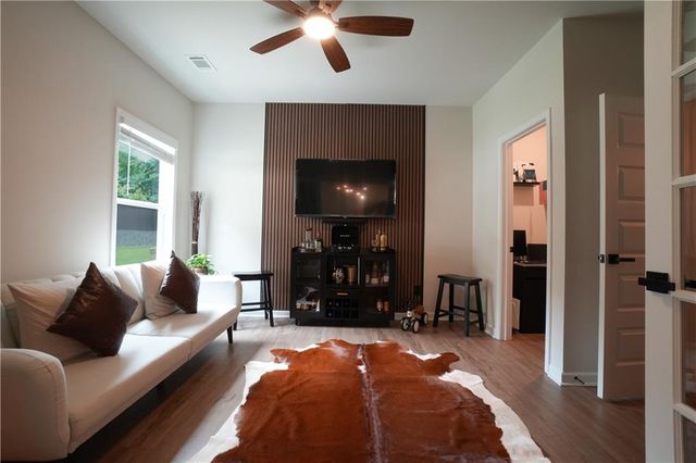 18 Ryston Way, Lawrenceville, GA 30045