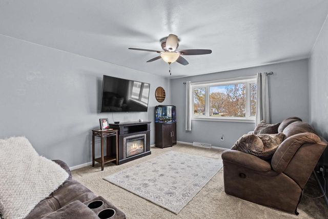 2120 E RIVER DRIVE, Green Bay, WI 54301