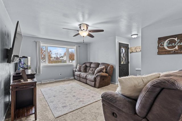 2120 E RIVER DRIVE, Green Bay, WI 54301