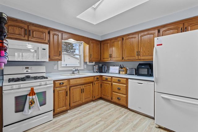 2120 E RIVER DRIVE, Green Bay, WI 54301