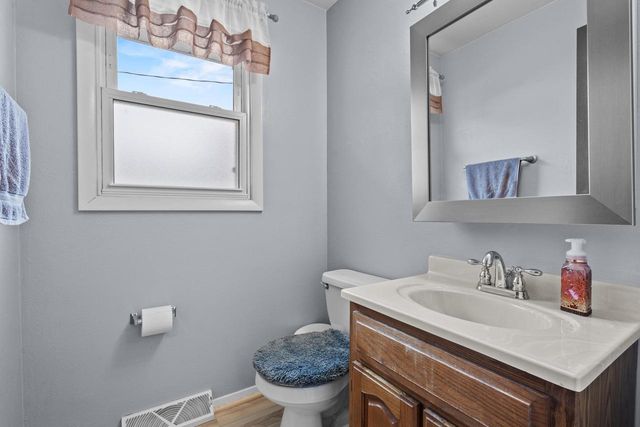 2120 E RIVER DRIVE, Green Bay, WI 54301