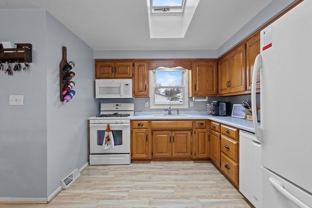 2120 E RIVER DRIVE, Green Bay, WI 54301