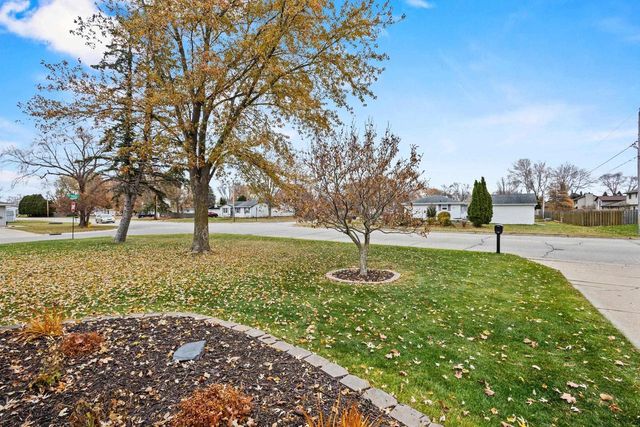 2120 E RIVER DRIVE, Green Bay, WI 54301