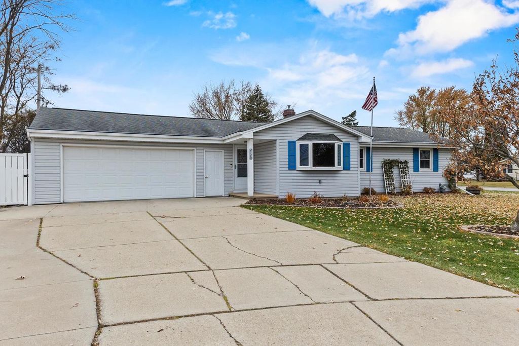 2120 E RIVER DRIVE, Green Bay, WI 54301