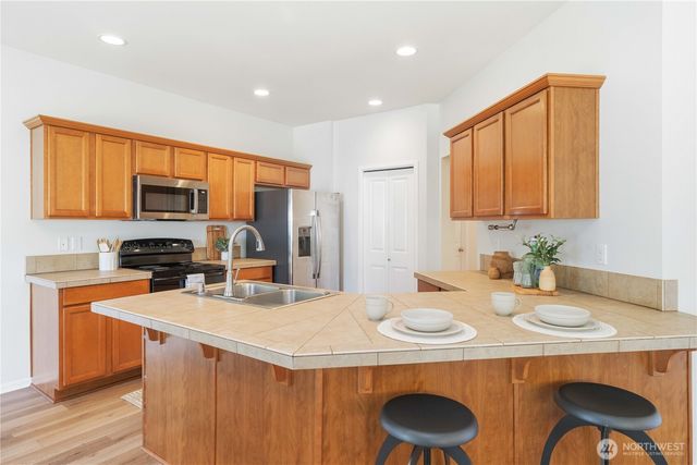 24070 SE 262nd Street, Maple Valley, WA 98038