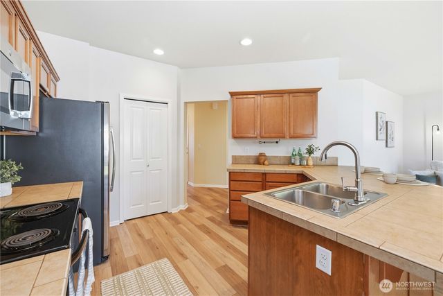 24070 SE 262nd Street, Maple Valley, WA 98038