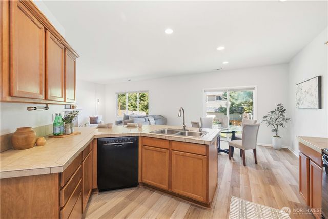 24070 SE 262nd Street, Maple Valley, WA 98038