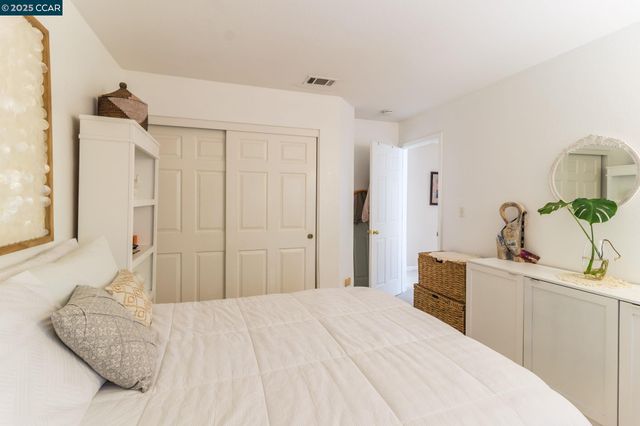 289 Crestview, Martinez, CA 94533