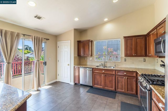 289 Crestview, Martinez, CA 94533