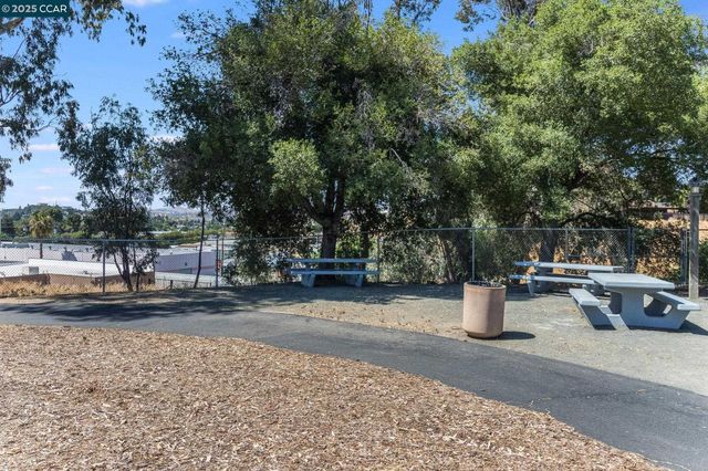 289 Crestview, Martinez, CA 94533