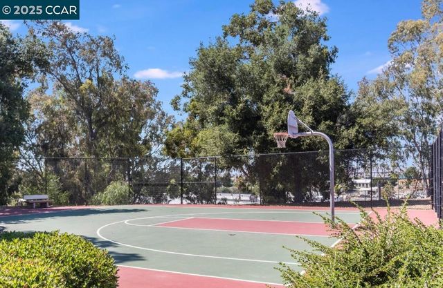 289 Crestview, Martinez, CA 94533