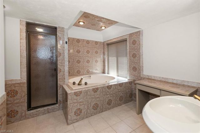 20014 Lake Vista CIR, Lehigh Acres, FL 33936