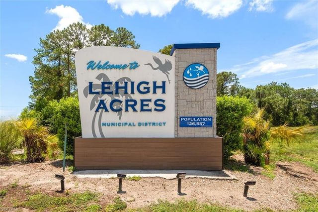 20014 Lake Vista CIR, Lehigh Acres, FL 33936