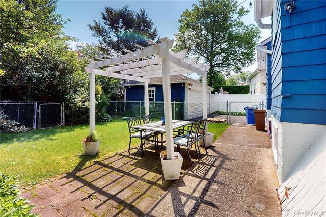 460 Carol Place, Pelham, NY 10803
