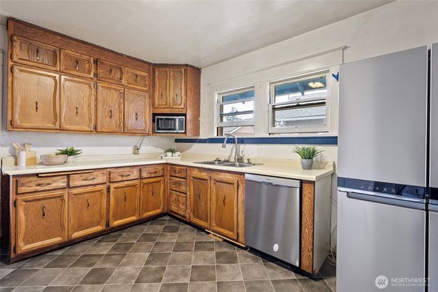 1512 S Oakes Street, Tacoma, WA 98405