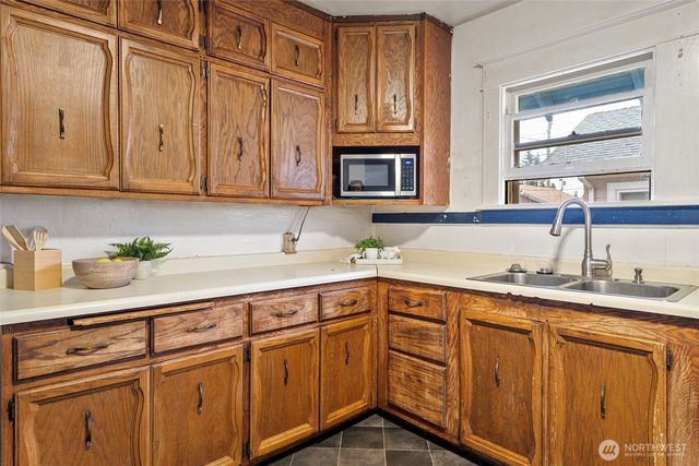 1512 S Oakes Street, Tacoma, WA 98405