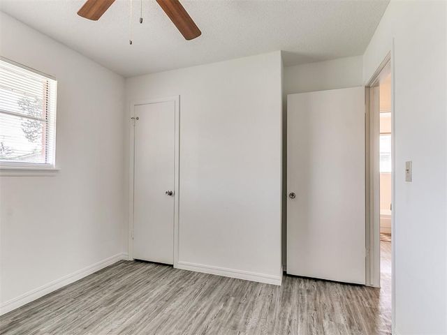 1304 Kings Court Circle, Moore, OK 73160