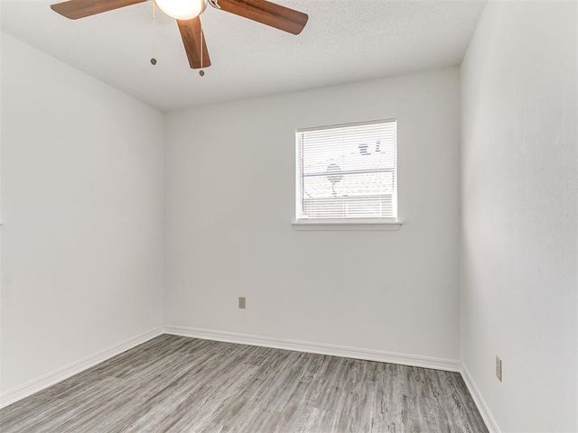 1304 Kings Court Circle, Moore, OK 73160