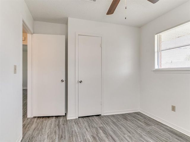 1304 Kings Court Circle, Moore, OK 73160