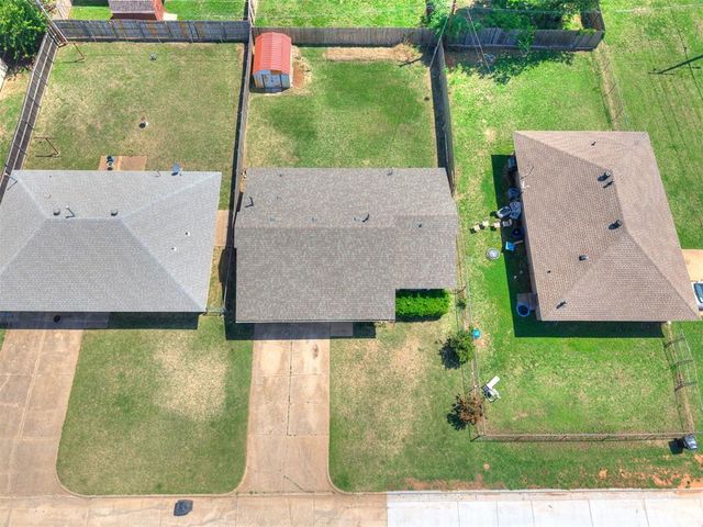 1304 Kings Court Circle, Moore, OK 73160