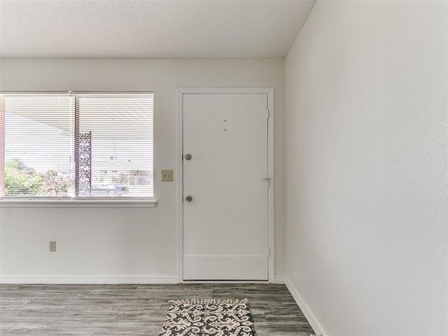 1304 Kings Court Circle, Moore, OK 73160