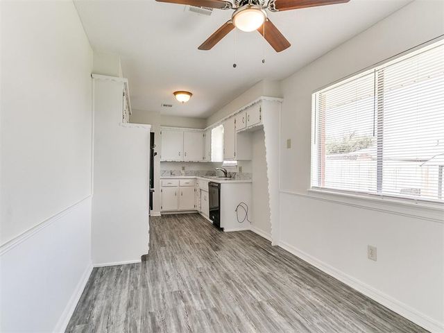 1304 Kings Court Circle, Moore, OK 73160