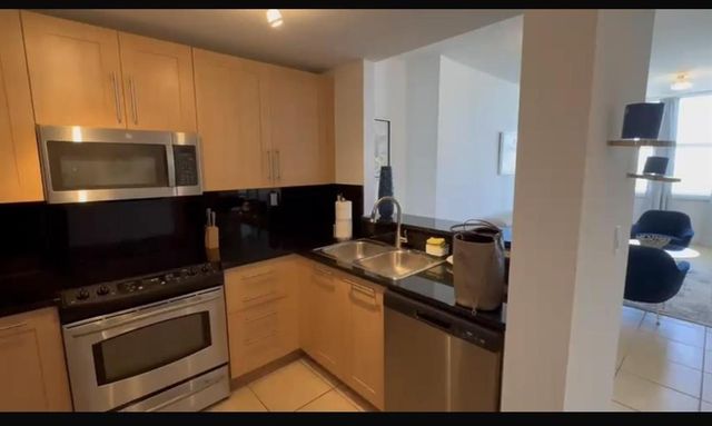 511 SE 5th Avenue 2215, Fort Lauderdale, FL 33301