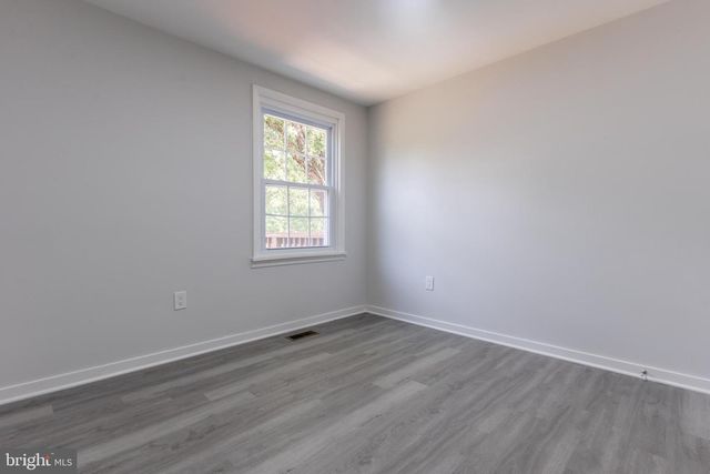 131 N GARFIELD RD, Sterling, VA 20164