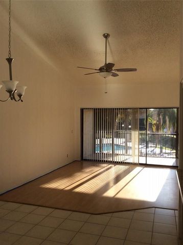 2379 SW 15th St 114, Deerfield Beach, FL 33442