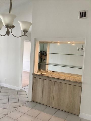 2379 SW 15th St 114, Deerfield Beach, FL 33442