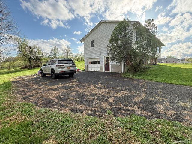13 Schoonmaker Drive, Gardiner, NY 12525