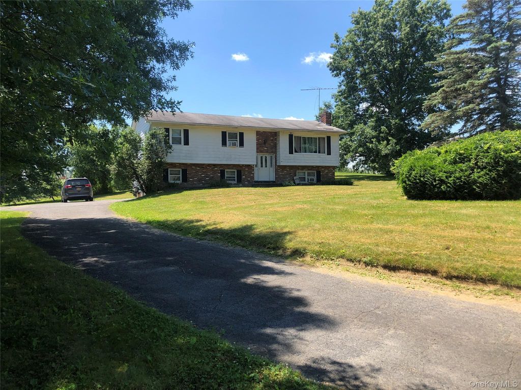 13 Schoonmaker Drive, Gardiner, NY 12525
