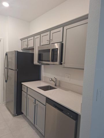 3999 AMBROSE AVENUE B, Kissimmee, FL 34746