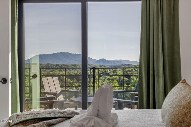 409 Compass Point Way, Sevierville, TN 37876