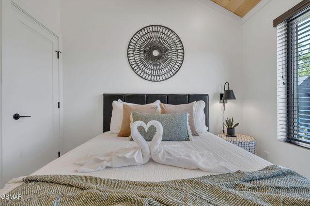 409 Compass Point Way, Sevierville, TN 37876