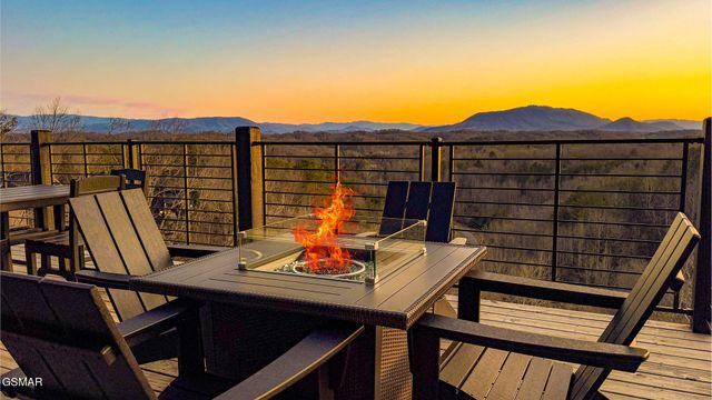 409 Compass Point Way, Sevierville, TN 37876