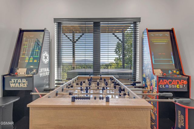 409 Compass Point Way, Sevierville, TN 37876