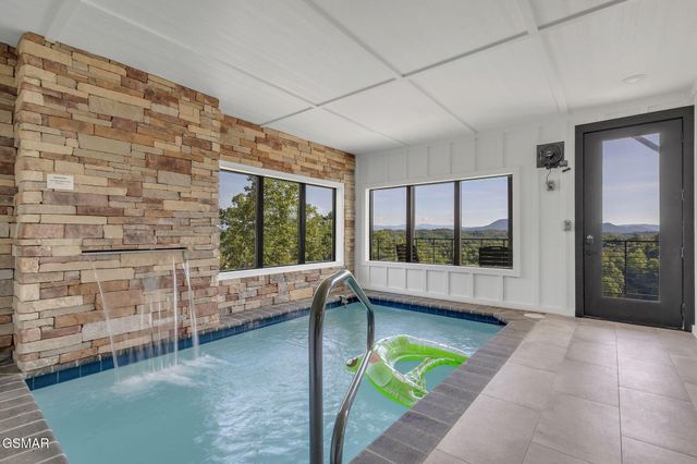 409 Compass Point Way, Sevierville, TN 37876