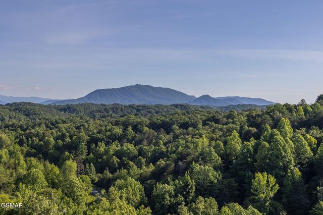 409 Compass Point Way, Sevierville, TN 37876