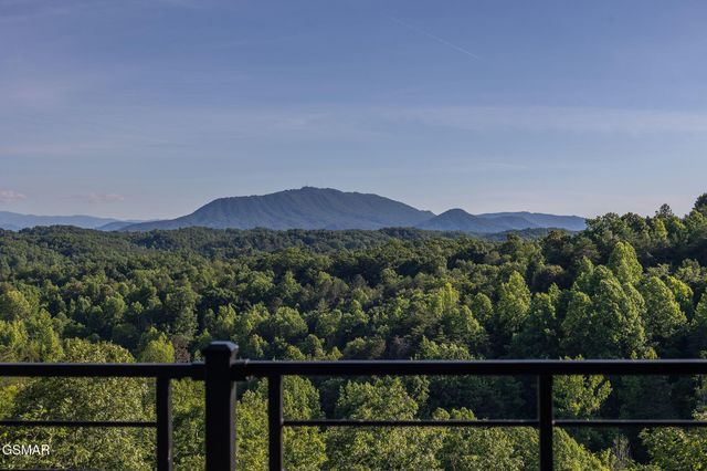 409 Compass Point Way, Sevierville, TN 37876