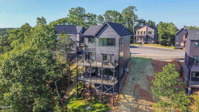 409 Compass Point Way, Sevierville, TN 37876