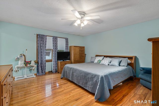 136 Broad Brook Road, Enfield, CT 06082