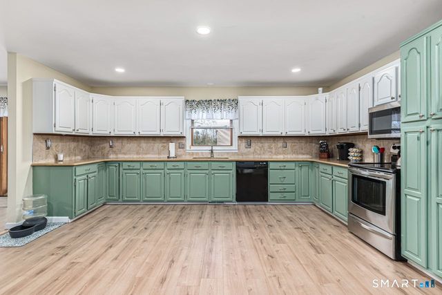 136 Broad Brook Road, Enfield, CT 06082